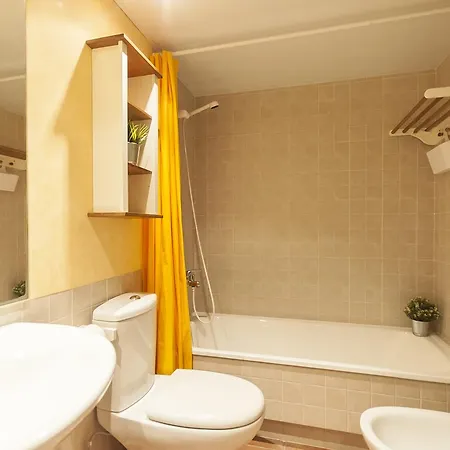 Apartment Lets Holidays Pau Moreu *